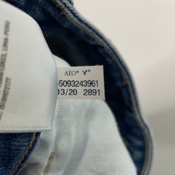 American Eagle Destroyed Acid Wash Mom Jeans Size 2 - Picture 10 of 13